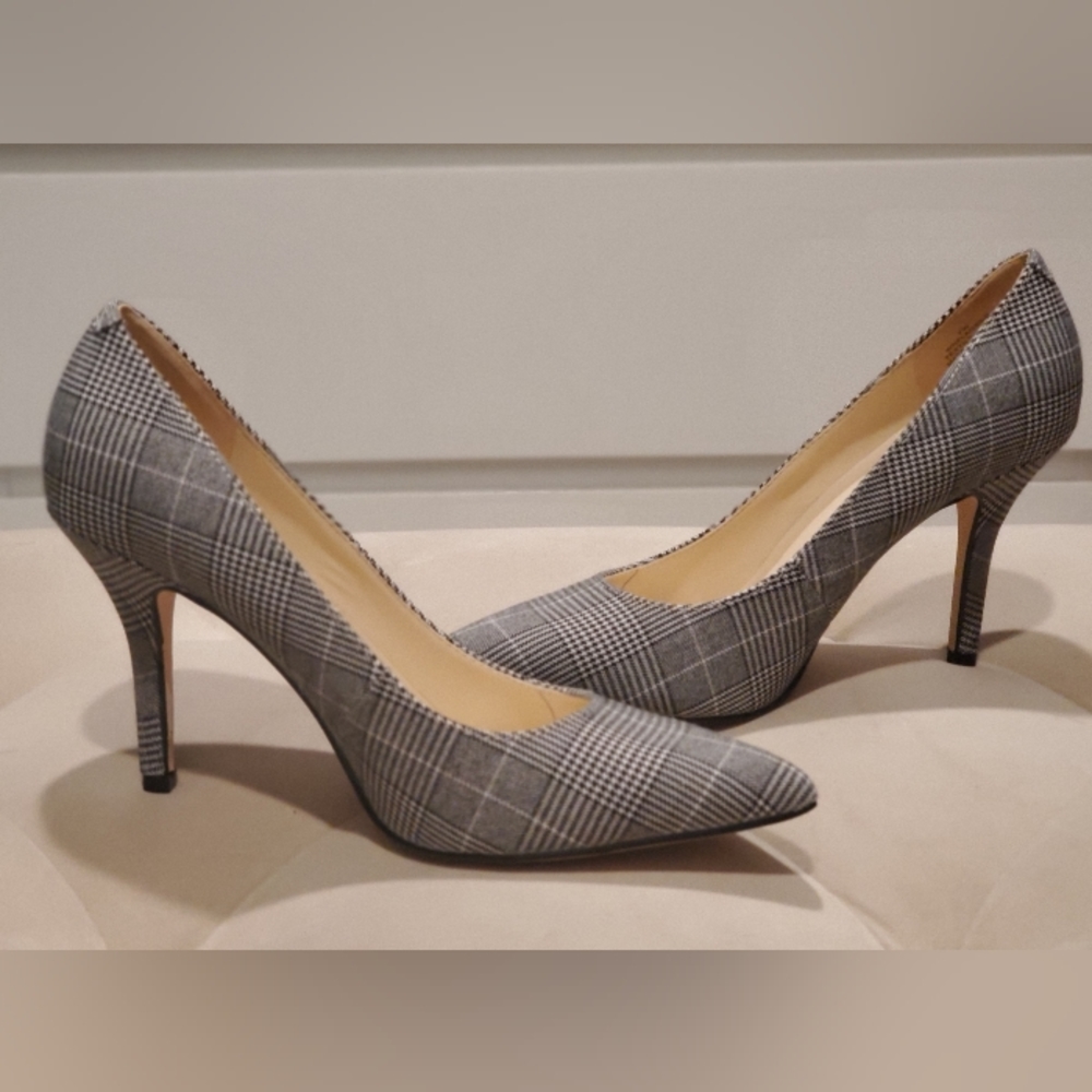 Nine West Black and White Fabric Pumps
